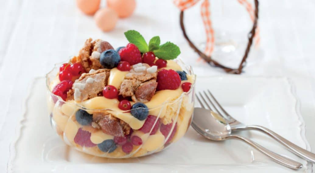 zuppa inglese, frutti di bosco e colomba