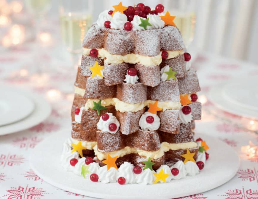 Pandoro a fette farcito con crema e frutta